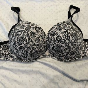 Lane Bryant cacique black and white size 40 B bra